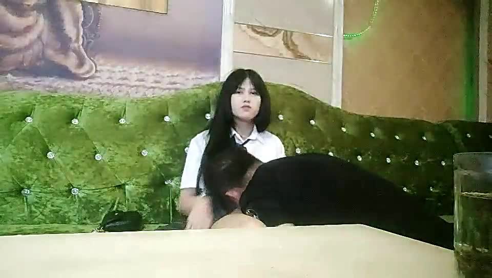 KU【探花】歌厅探花陈先生,全网商K只此一家,今夜学生妹主题,清纯JK小萝莉,沙发后入,抱起大腿狂啃老哥真饥渴
